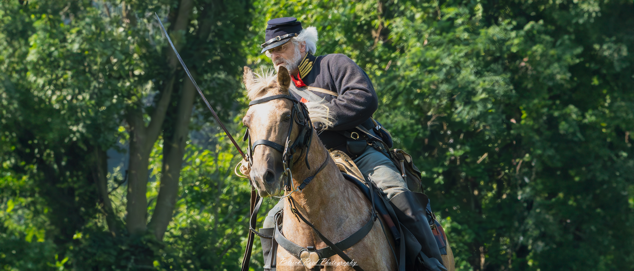 An old soldier on a horse, holding a saber firmly in one hand. Dressed in a weathered uniform that reflects his years of service, his face shows signs of experience and wisdom. The scene captures the soldier's proud demeanor as he rides with authority, embodying the spirit of valor and resilience from his time in battle.